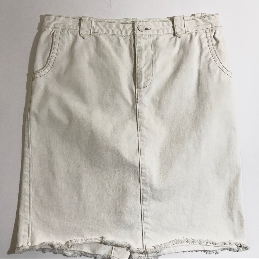 American Eagle off white denim skirt